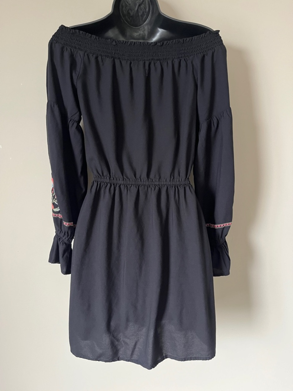HOLLISTER Black Floral Embroidered Off-the-Shoulder Mini Dress Boho Size Small - Picture 7 of 10